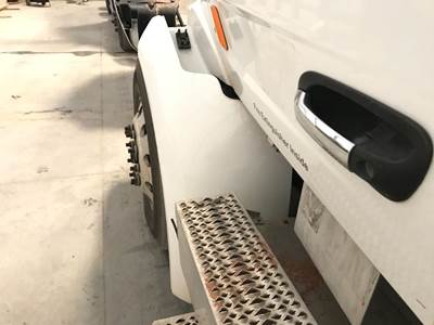 Peterbilt 579 Fender