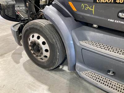 Peterbilt 579 Fender