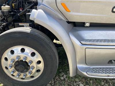 Peterbilt 579 Fender