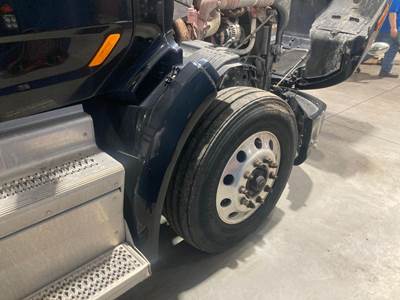 Peterbilt 579 Fender