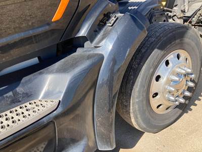 Peterbilt 579 Fender