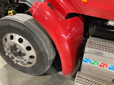 Peterbilt 579 Fender