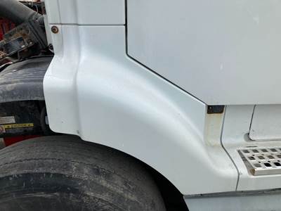 Volvo VNL Fender