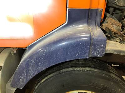 Volvo VNM Fender