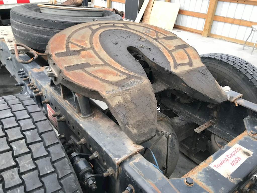 2015 HOLLAND FW35 Fifth Wheel for a Freightliner Cascadia For Sale