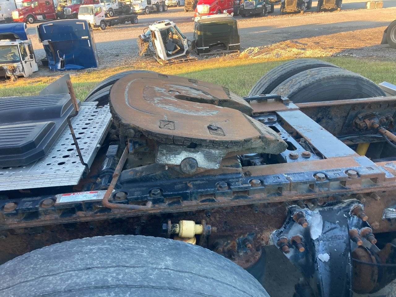 2004 Simplex SE II Fifth Wheel for a Freightliner Columbia 120 For Sale