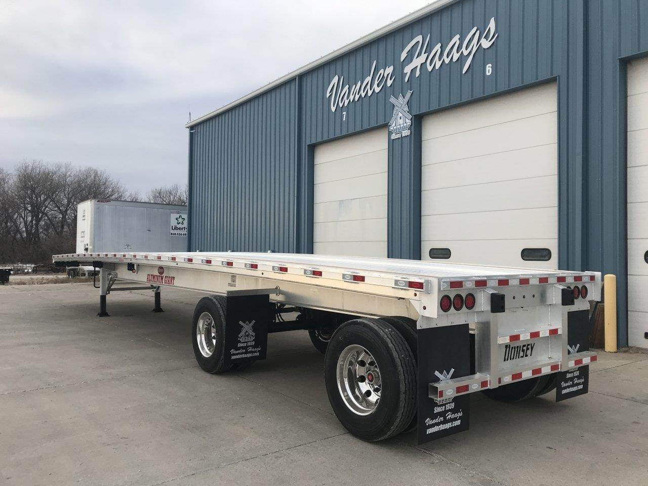 2023 Dorsey 48x102 Aluminum Flatbed Trailer Air Ride, Fixed Spread