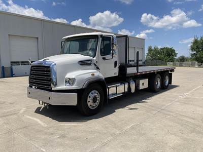 Freightliner 114SD Tandem Axle 20 ft Flatbed Truck - 370HP, 8Ll Manual