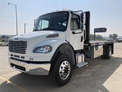 Freightliner M2 106 20 ft Flatbed Truck - 350HP, Automatic