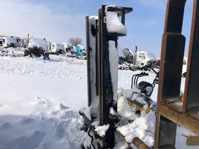 Caterpillar DP25 Forklift Mast