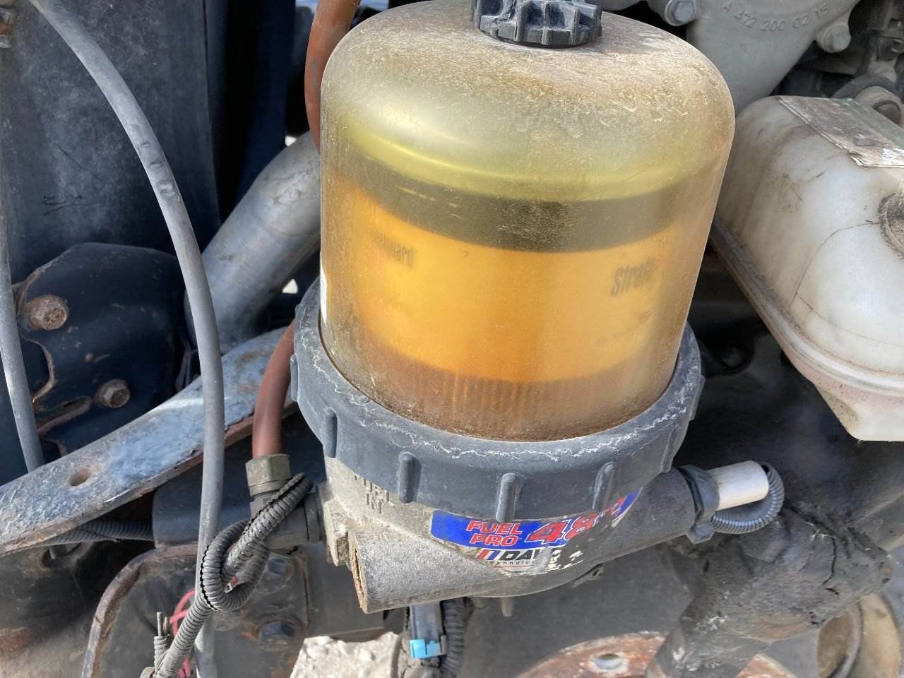 2013 Detroit DD15 Fuel / Water Separator for a Freightliner Cascadia