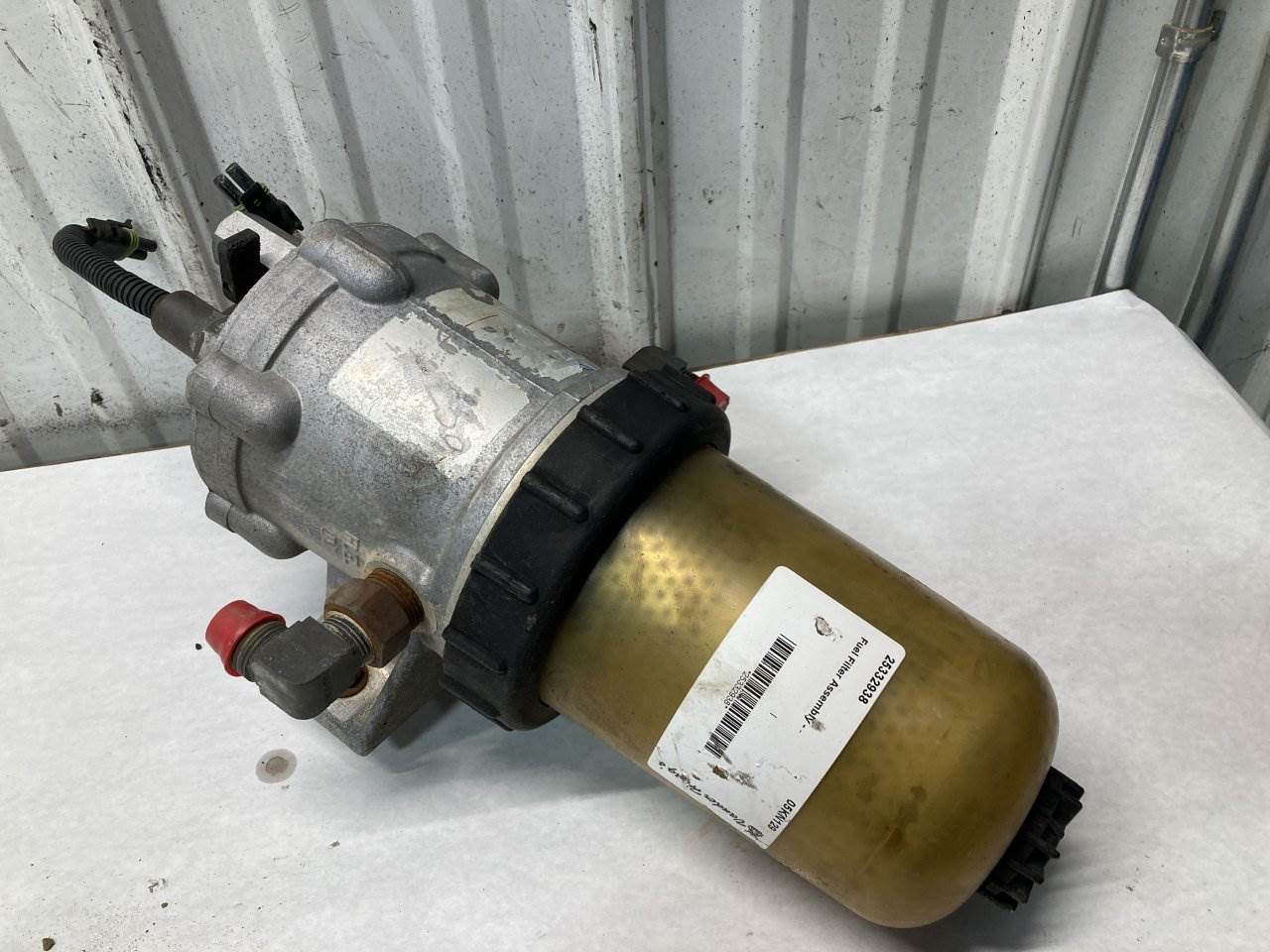 2005 Cummins ISX Fuel Filter Assembly for a Kenworth T800 For Sale