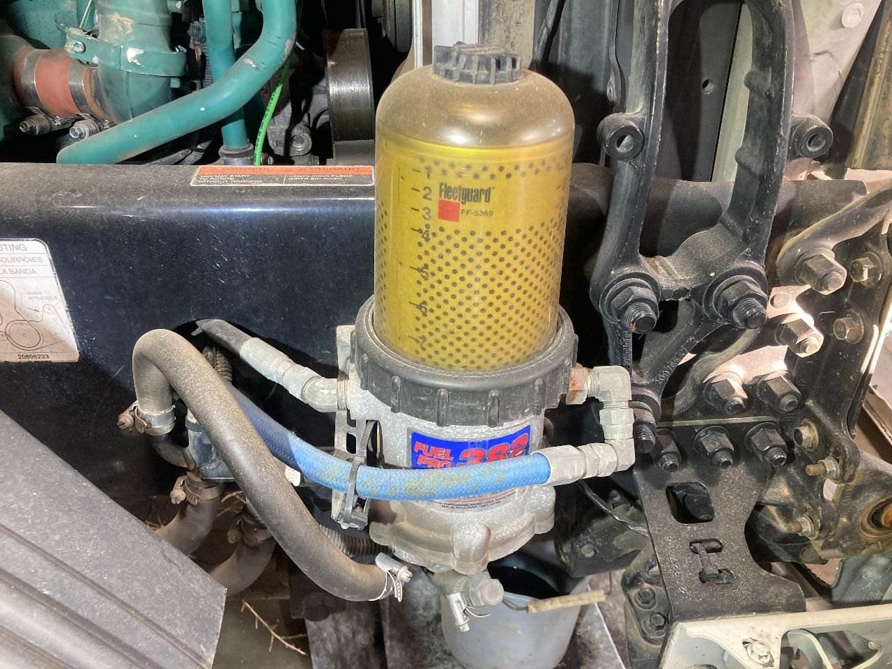 2012 Volvo D13 Fuel Filter Assembly for a Volvo VNL For Sale Sioux Falls, SD 25347452