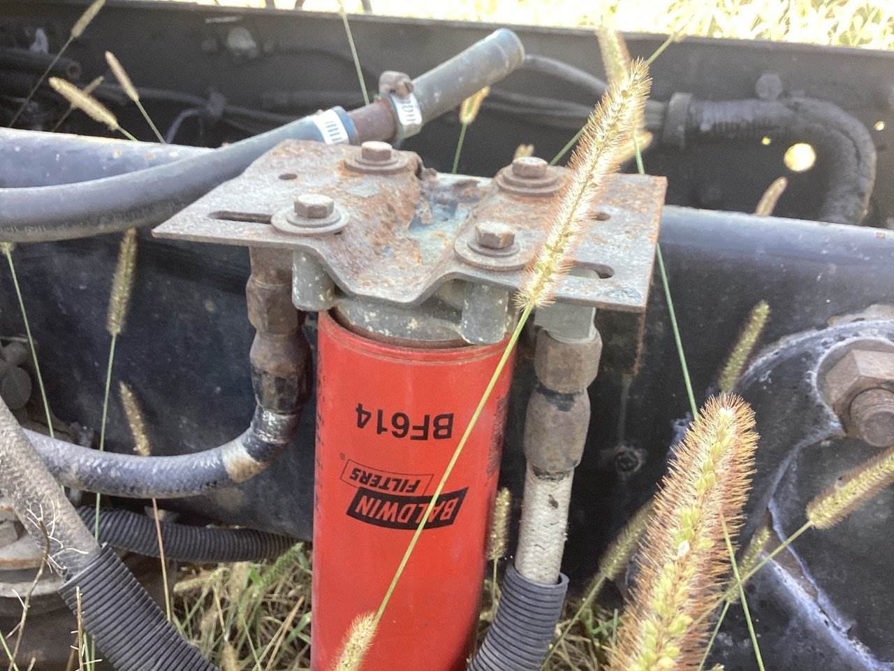 1992 Caterpillar 3406C Fuel Filter Base for a Peterbilt 377 For Sale