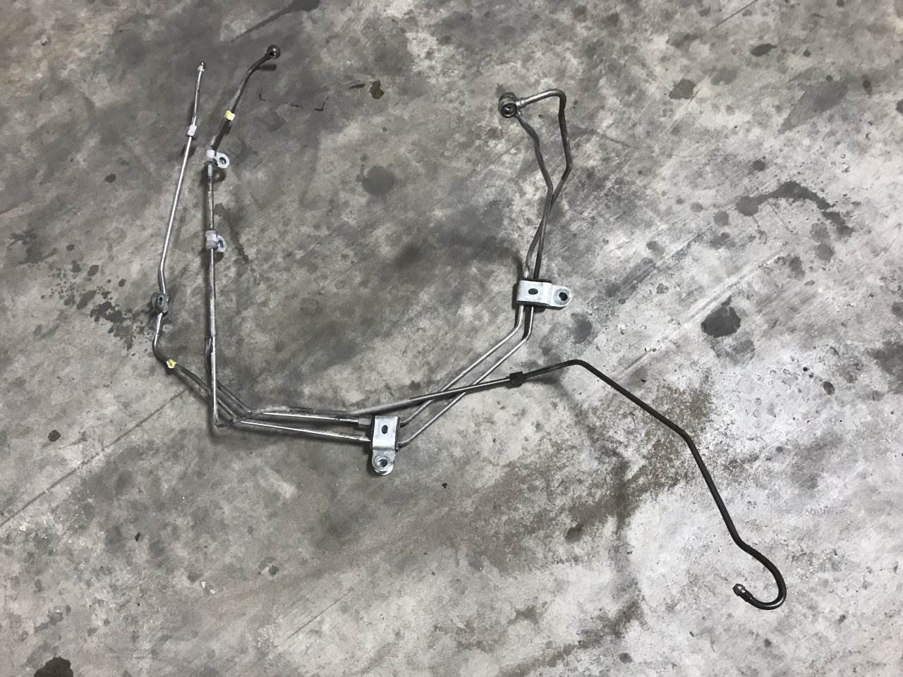 2021 Detroit DD13 Fuel Injector Line for a Freightliner Cascadia For