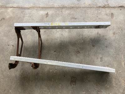 Freightliner Cascadia Fuel Tank Strap / Bracket