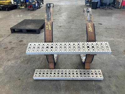 Freightliner Columbia 120 Fuel Tank Strap / Bracket