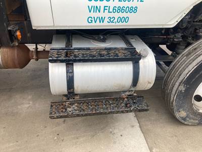 International DuraStar 4400 Fuel Tank Strap / Bracket for a International Durastar (4400)