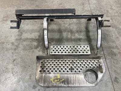 Kenworth T600 Fuel Tank Strap / Bracket