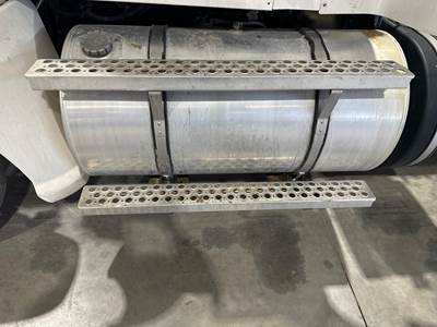 Kenworth T660 Fuel Tank Strap / Bracket