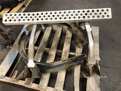 Kenworth T660 Fuel Tank Strap / Bracket