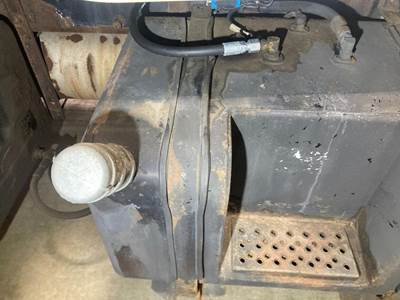 Peterbilt 330 Fuel Tank Strap / Bracket