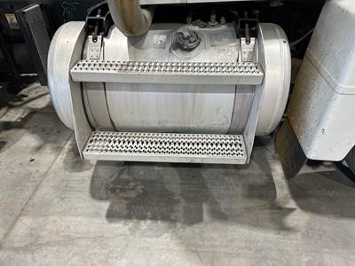 Peterbilt 385 Fuel Tank Strap / Bracket