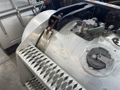 Peterbilt 386 Fuel Tank Strap / Bracket