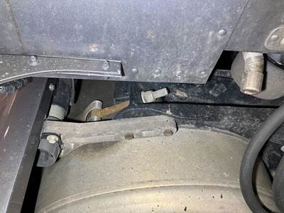 Peterbilt 579 Fuel Tank Strap / Bracket