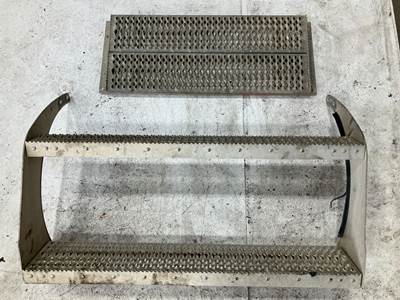 Peterbilt 579 Fuel Tank Strap / Bracket