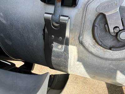 Peterbilt 579 Fuel Tank Strap / Bracket