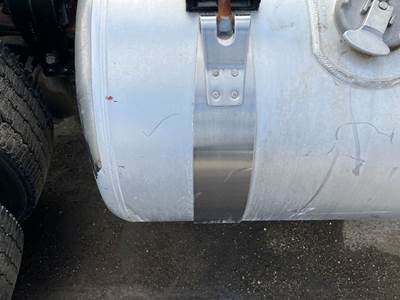 Peterbilt 579 Fuel Tank Strap / Bracket