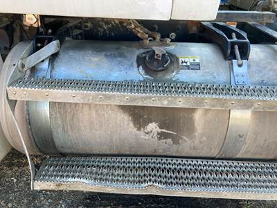 Peterbilt 579 Fuel Tank Strap / Bracket