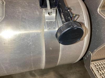 Peterbilt 579 Fuel Tank Strap / Bracket