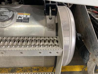 Peterbilt 579 Fuel Tank Strap / Bracket