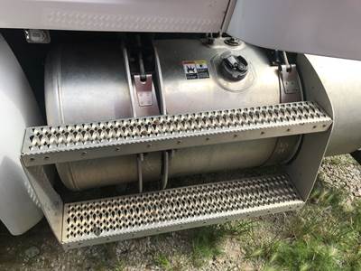 Peterbilt 579 Fuel Tank Strap / Bracket