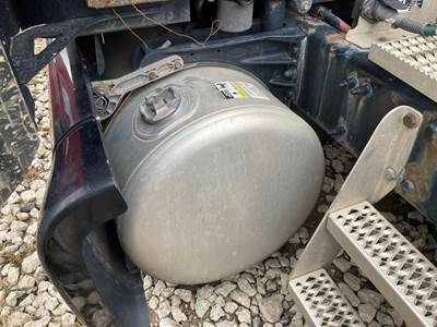 Peterbilt 579 Fuel Tank Strap / Bracket