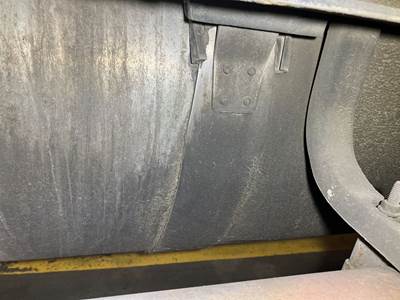 Peterbilt 587 Fuel Tank Strap / Bracket