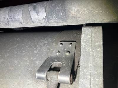 Peterbilt 587 Fuel Tank Strap / Bracket