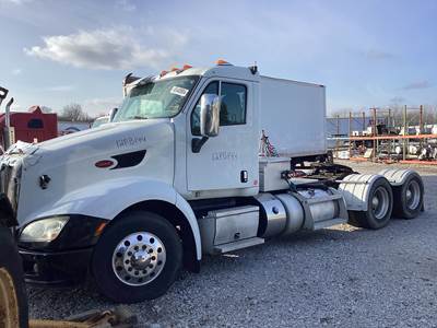 Peterbilt 587 Fuel Tank Strap / Bracket