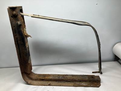 Sterling L7501 Fuel Tank Strap / Bracket