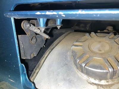 Volvo VNL Fuel Tank Strap / Bracket