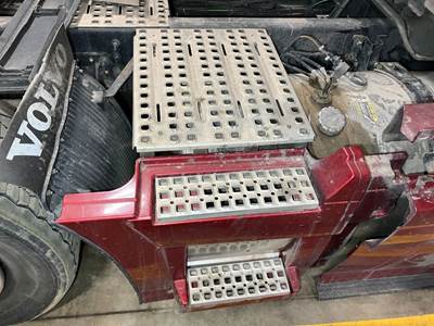 Volvo VNL Fuel Tank Strap / Bracket