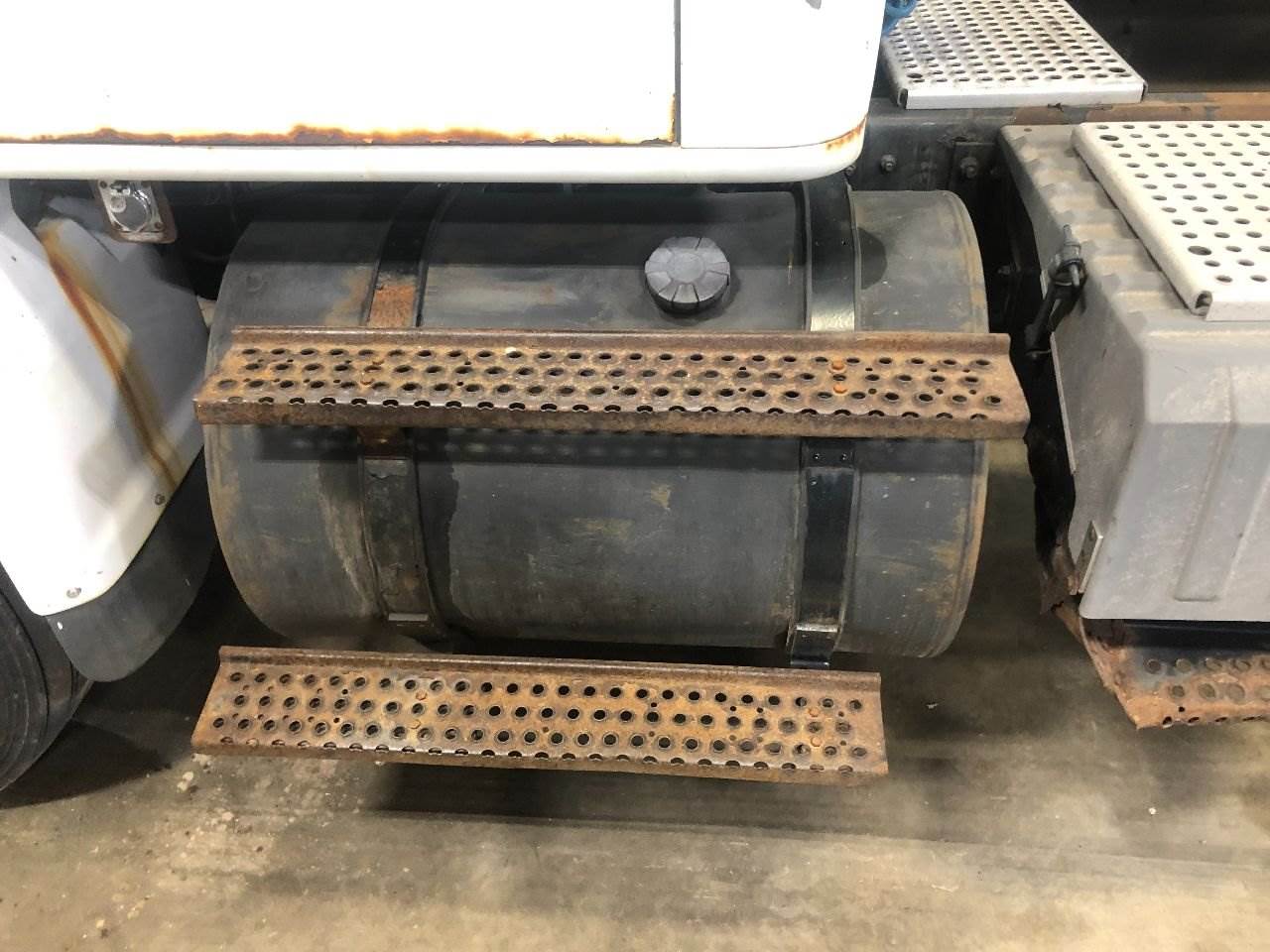 1999 International 8100 Fuel Tank Strap For Sale Sioux Falls, SD