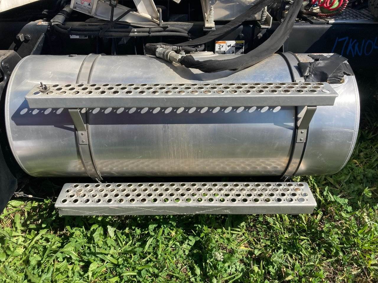 2017 Kenworth T880 Fuel Tank Strap For Sale Spencer, IA 25323306