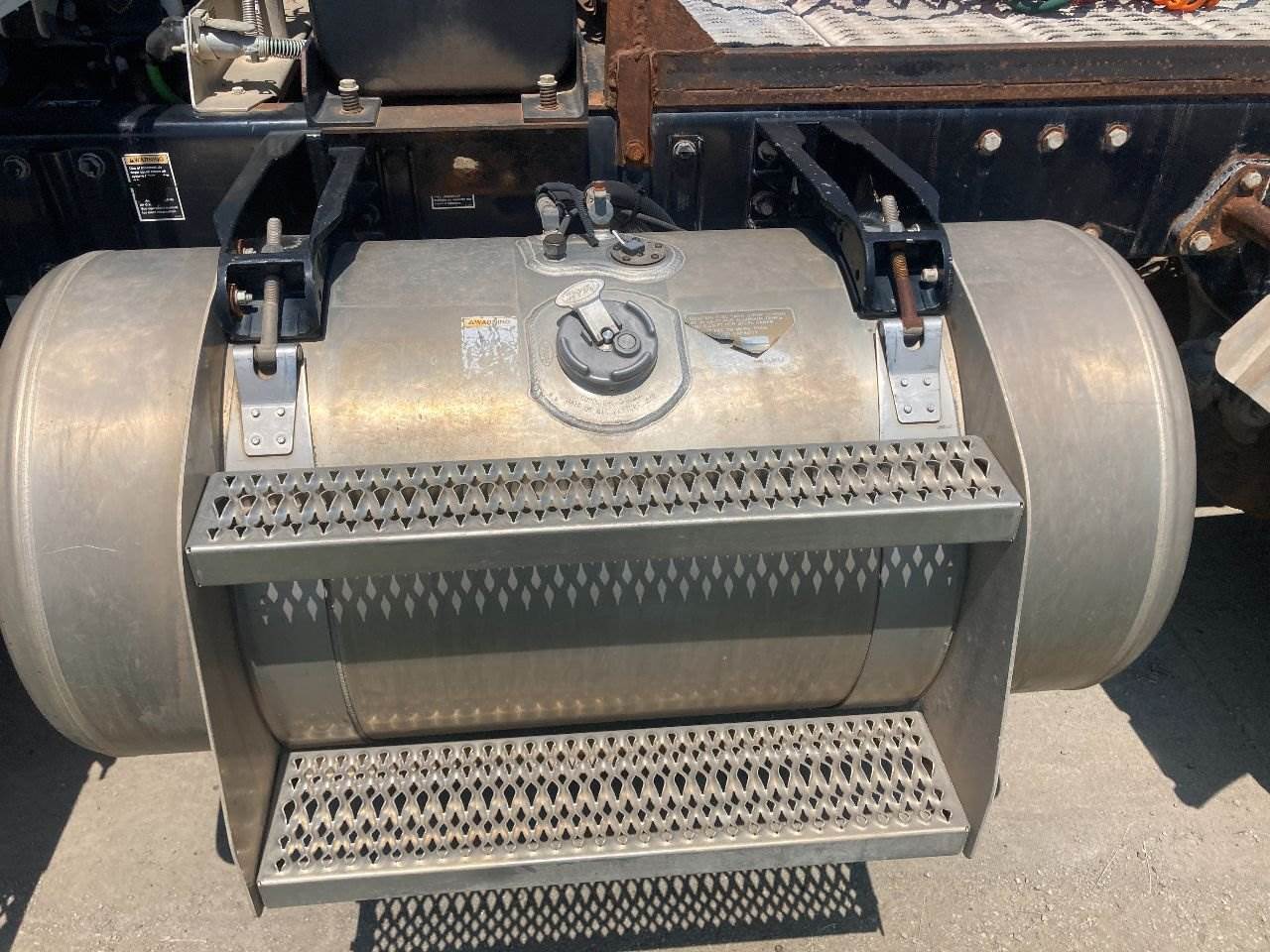 2008 Peterbilt Fuel Tank Strap for a Peterbilt Truck For Sale Kansas