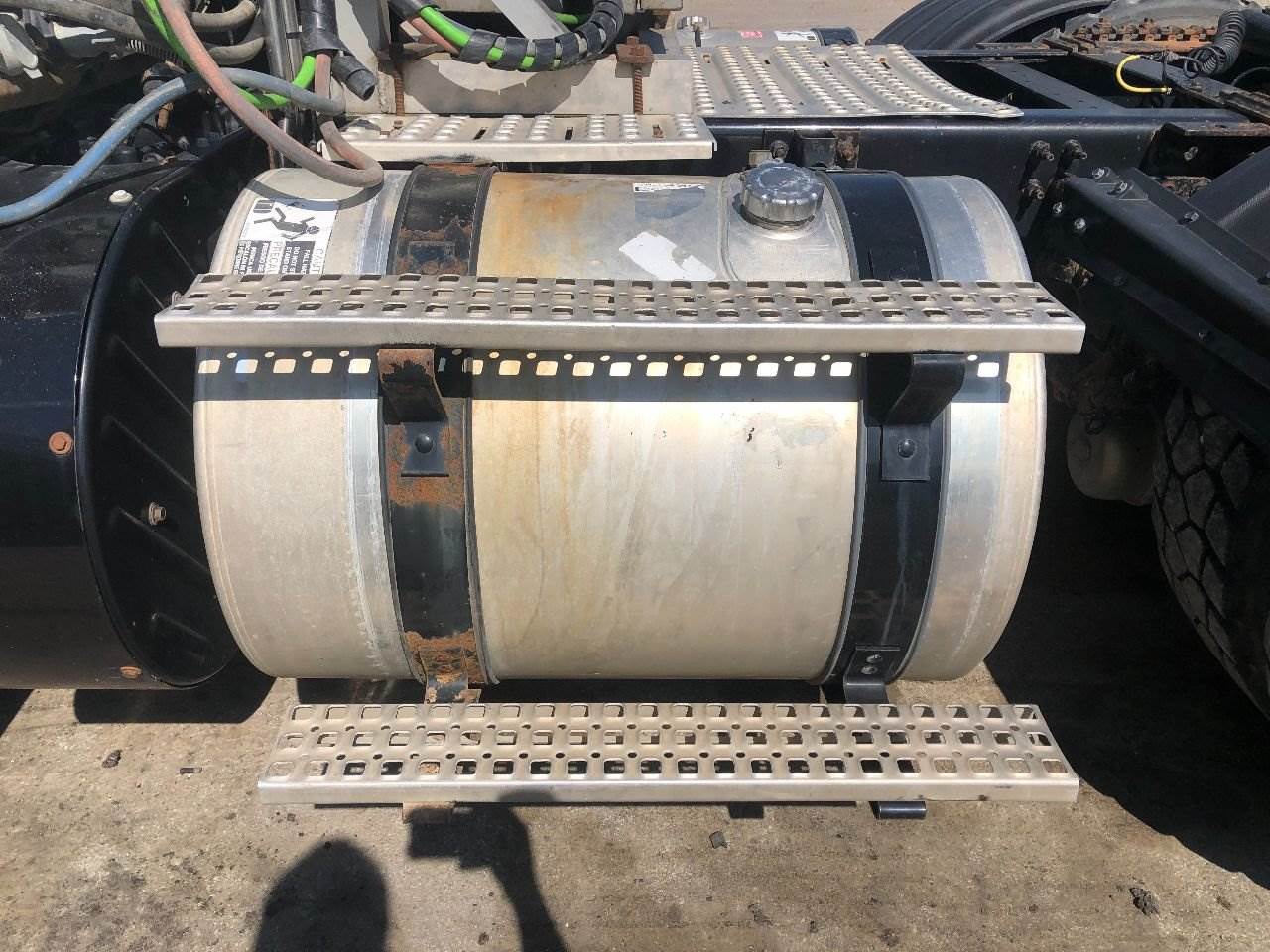 2011 Volvo VNL Fuel Tank Strap For Sale Des Moines, IA 25264423