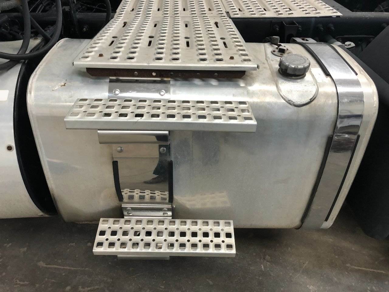 2012 Volvo VNL Fuel Tank Strap For Sale Spencer, IA 25278851