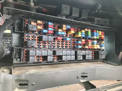 Caterpillar CT660 Fuse Box