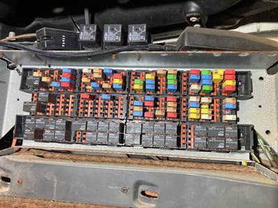 Caterpillar CT660 Fuse Box
